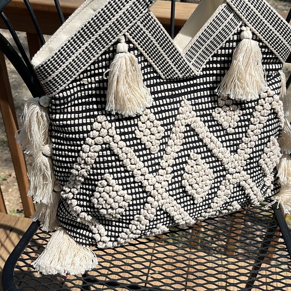 EUC TOTE/beach bags/purse/bag black and cream color - Picture 3 of 6